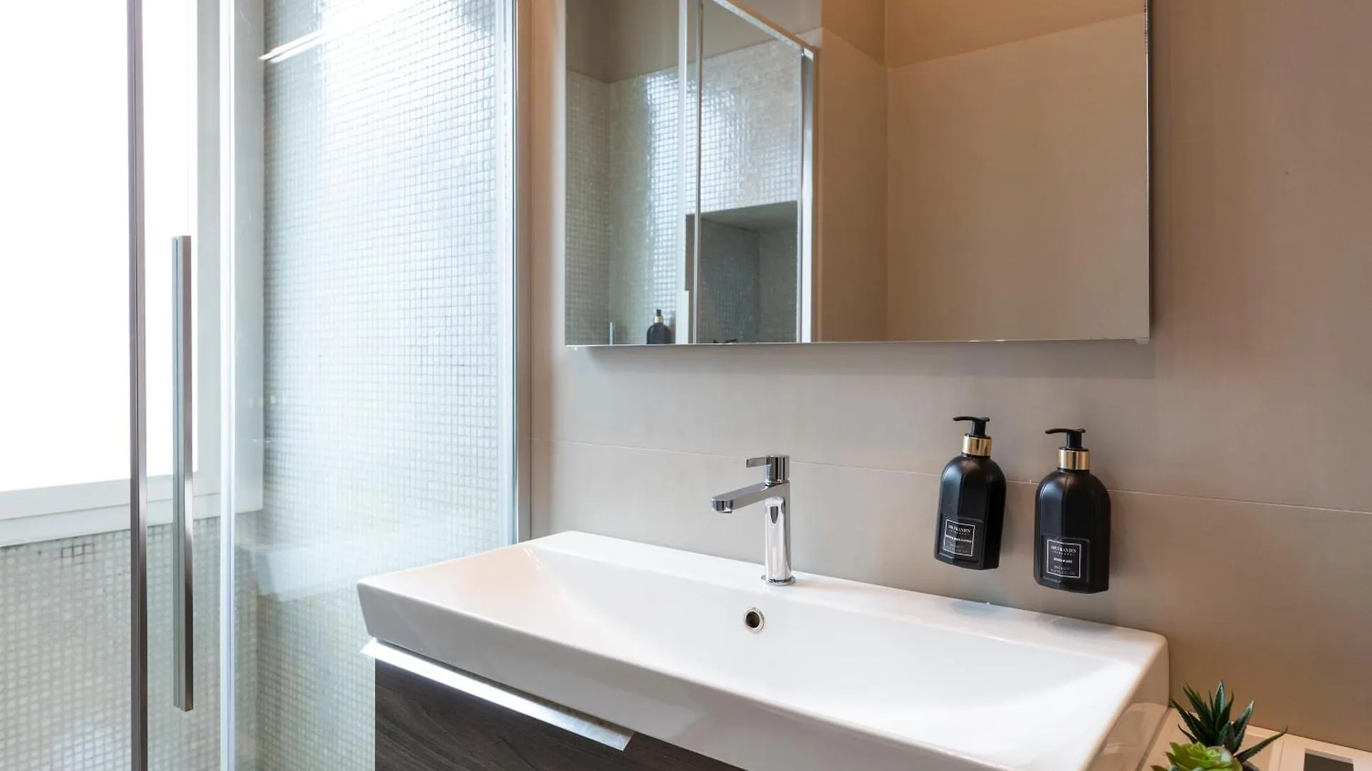 Arena Modern Apartment Milan
